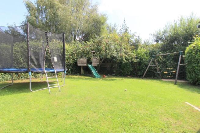 REAR GARDEN (Phot...