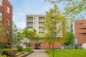 9, Princesshay Garden Apartments, Dixs Field, Exeter EX1 1GR