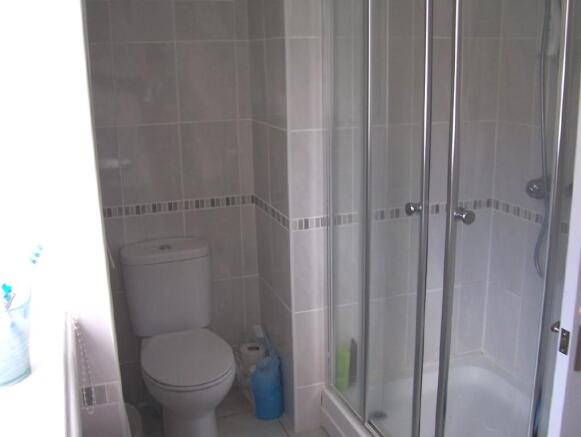 Bath/shower rm wc x2
