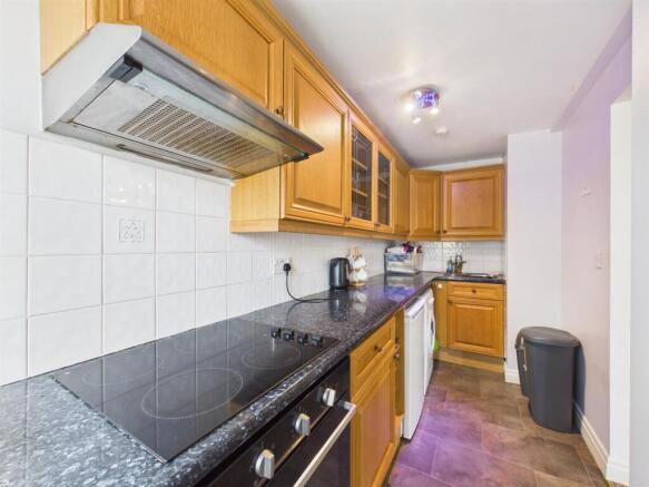 2 bed Flat for sale Image 5