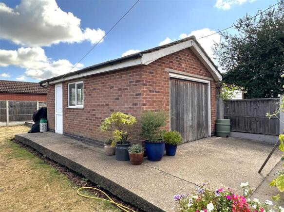 Large Detached Garage 673