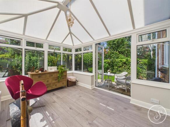 4 bed Detached for sale Image 11