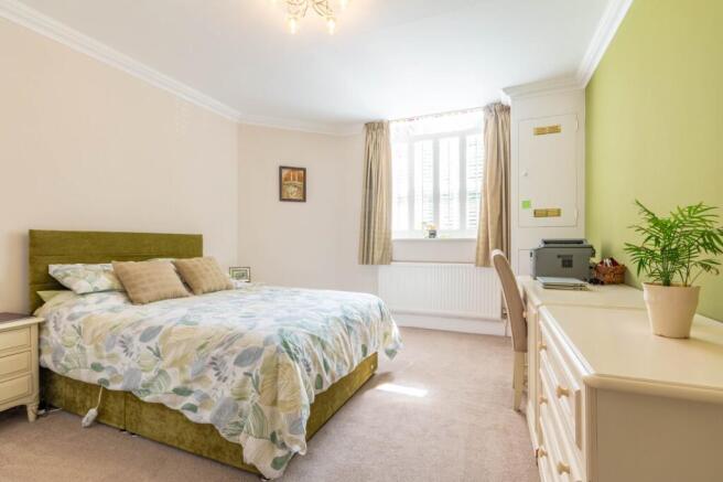 3 bed Flat for sale Image 9
