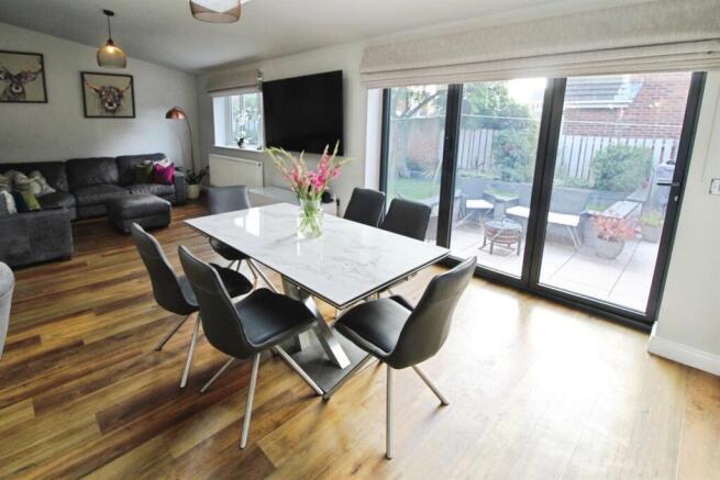 5 bed Detached for sale Image 5