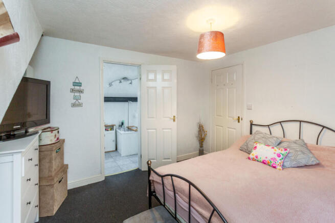 bedroom 1b