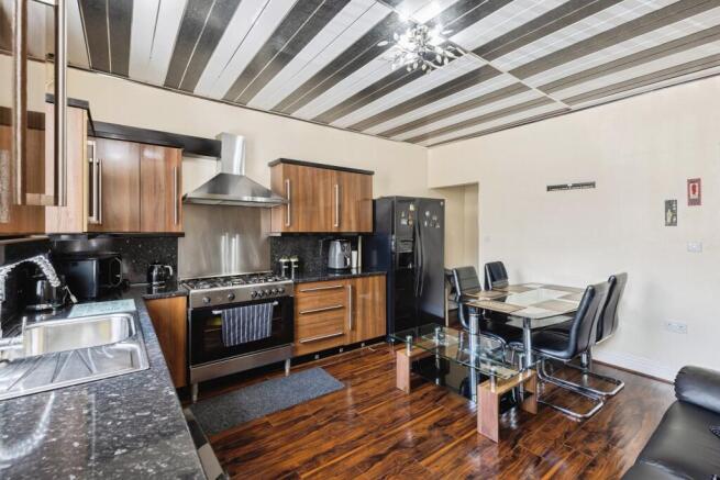 4 bed Terraced for sale Image 5