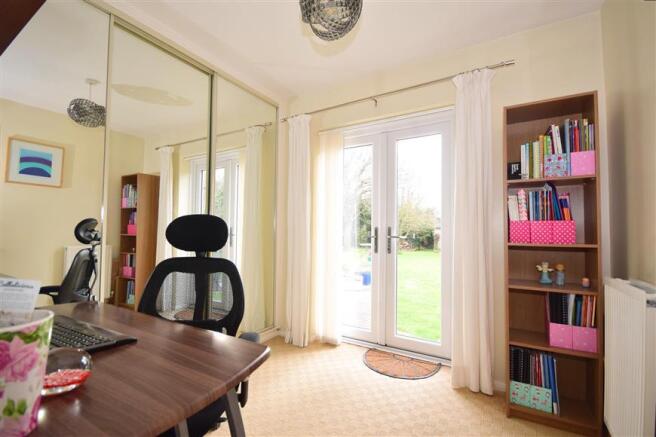 Bedroom 5/ Study