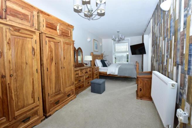Master Bedroom.JPG