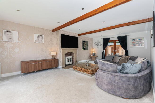 5 bed Village House for sale Image 7