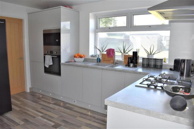 kitchen 2.jpg