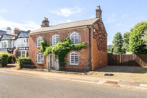London Road, Marlborough, SN8