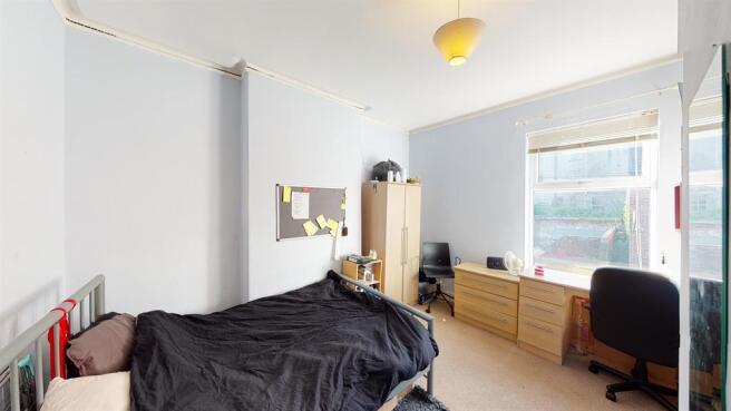 5 bed Semi-Detached for sale Image 6