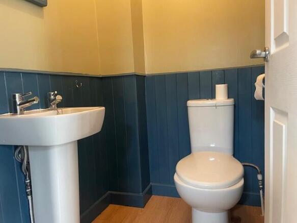 4 bed Detached to rent Image 8