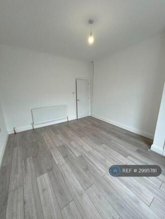 4 bed Terraced to rent Image 5