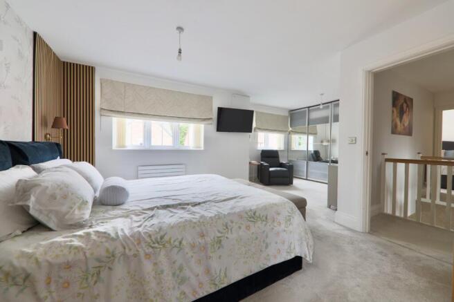 4 bed Detached for sale Image 11