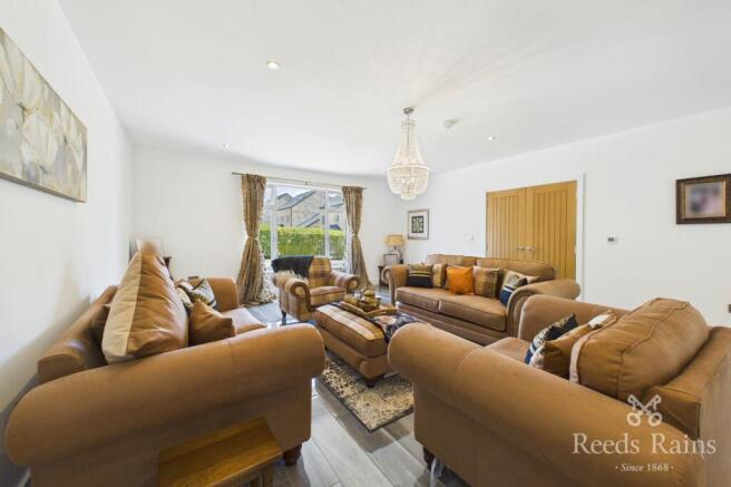 6 bed Detached for sale Image 7