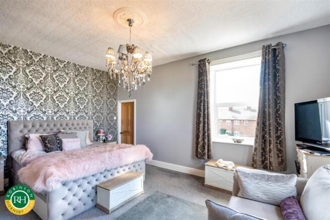 6 bed House for sale Image 11