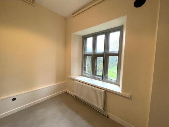 2 bed Semi-Detached to rent Image 7