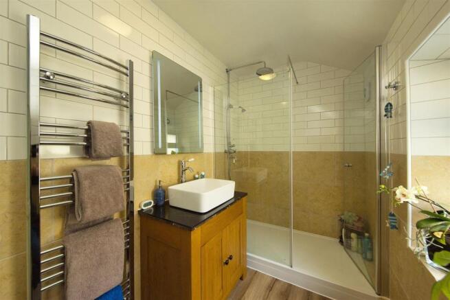 48 Wyndham Cres. 0209.jpg