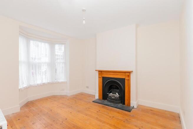 6G4SBR - Living Room D.jpg