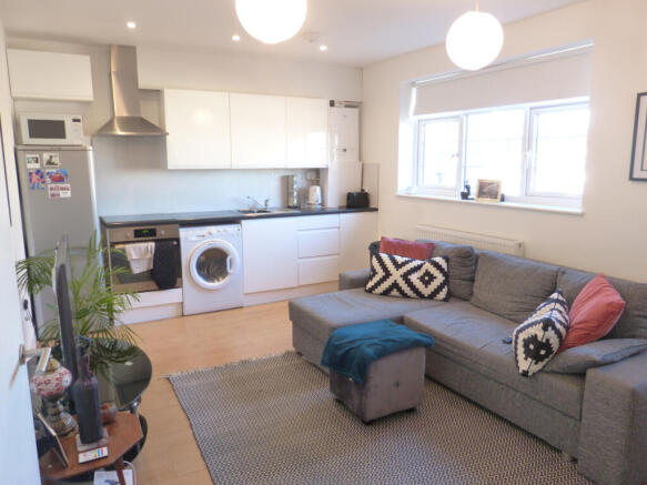 1 bed flat to rent The Crest, London NW4