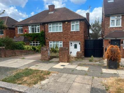 West Ridge Gardens, Greenford, UB6