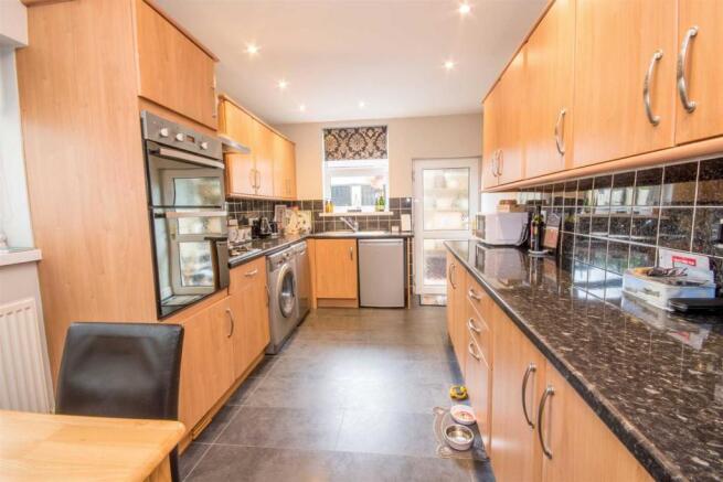 KITCHEN/BREAKFAST ROOM