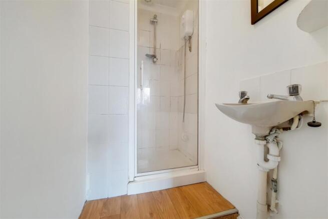 6_Main Ensuite-0.jpg