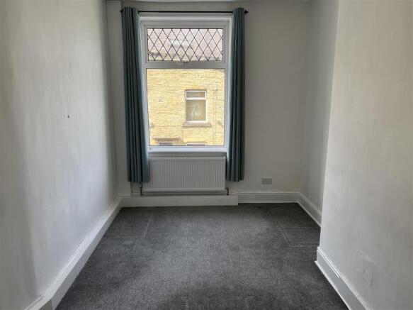 BEDROOM.JPG