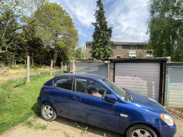 Garage Oakly Close 1.jpg