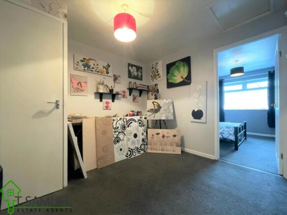 DRESSING ROOM, BEDROOM B 