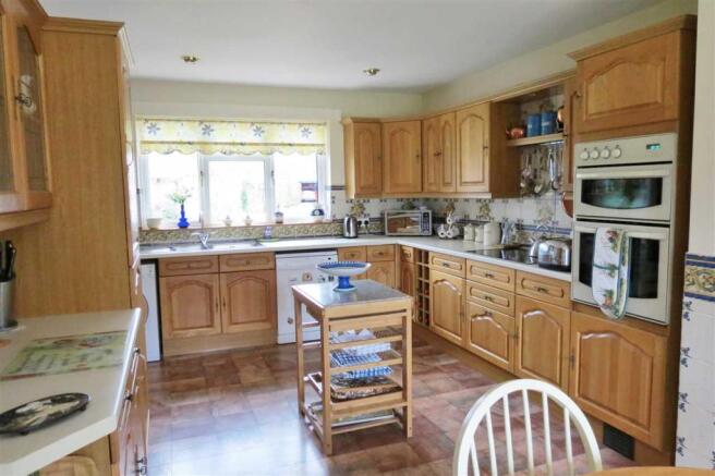 Dining Kitchen:
