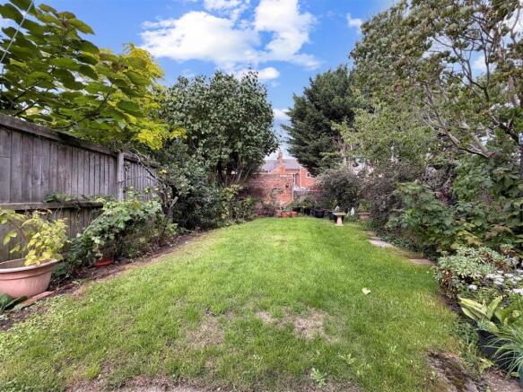 Lovely Enclosed Garden 460