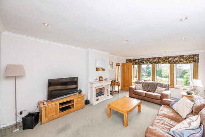 5 bed Detached for sale Image 11