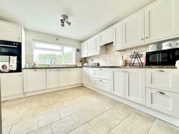 Kitchen1.jpg