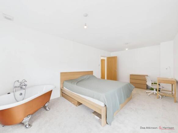 5 bed Detached for sale Image 10