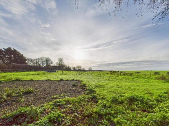 4 bed Detached for sale Image 9