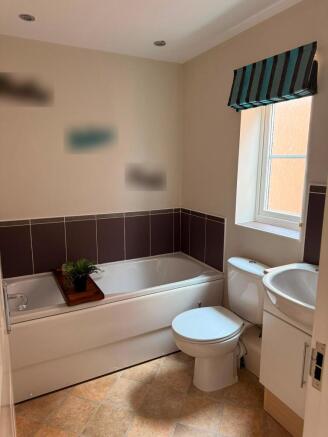 3 bed Semi-Detached to rent Image 7