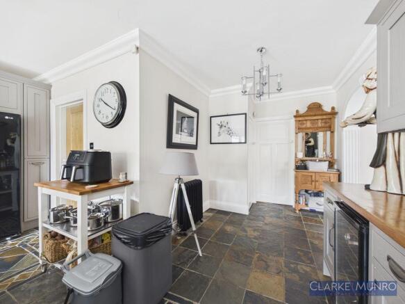 4 bed Semi-Detached for sale Image 12