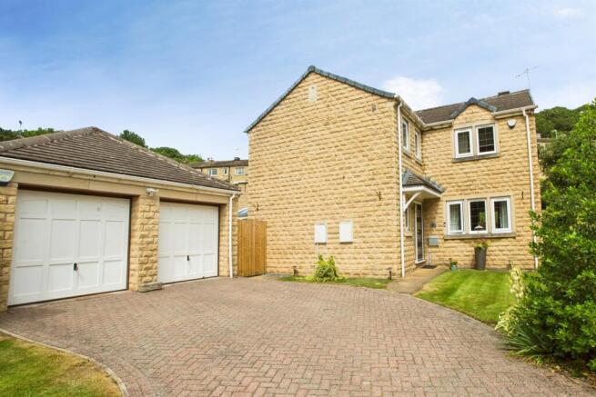 4 bed Detached for sale Image 7