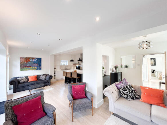 Open plan lounge/diner/kitchen