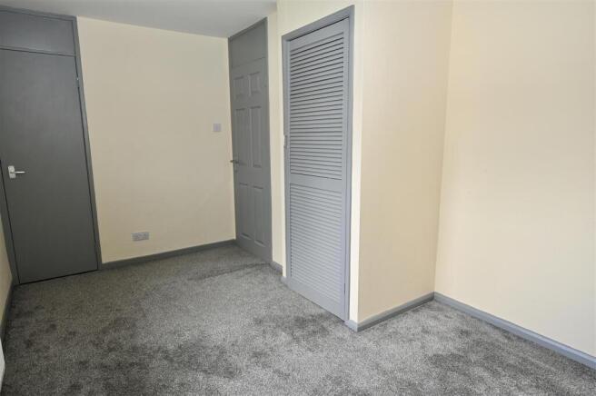 2 bed Terraced to rent Image 7