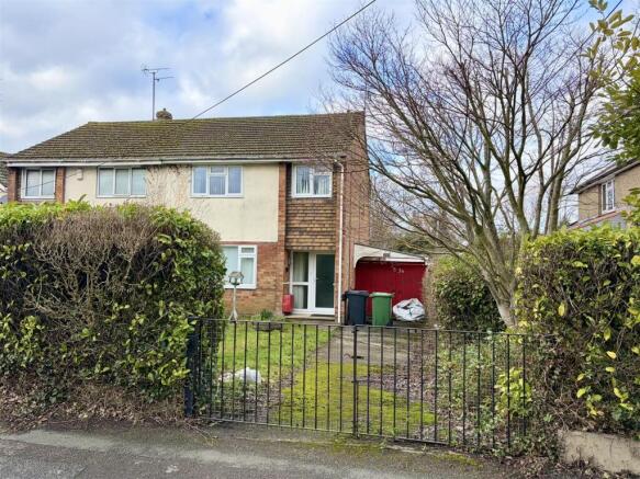 3-bed semi-detached on Perry's Lane, Wroughton, Swindon, £280,000