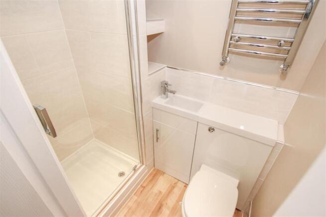 EN-SUITE SHOWER ROOM