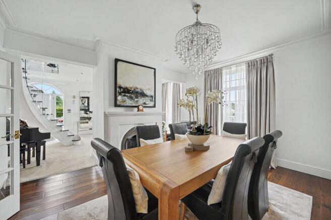 5 bed Detached for sale Image 9
