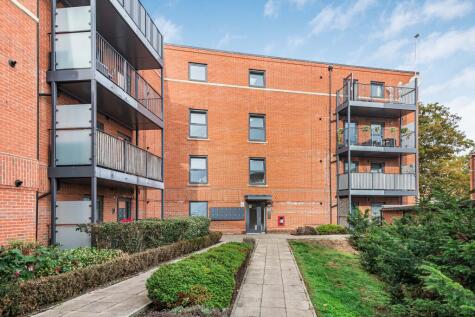 Bridge Road East, Welwyn Garden City, Hertfordshire, AL7