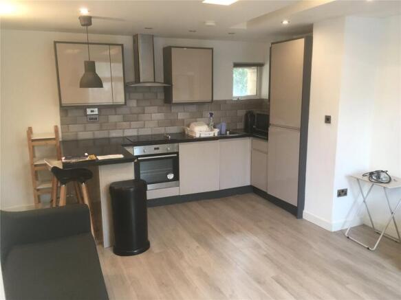 2 bed Terraced to rent Image 4