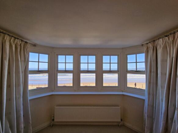 3 bed Flat for sale Image 5