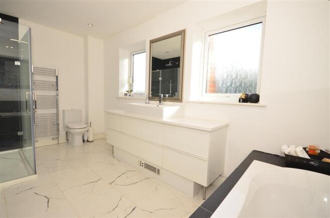 En-Suite Bathroom