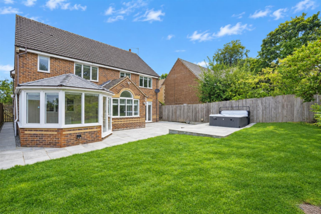 Stoneleigh Close, Moortown photo 4